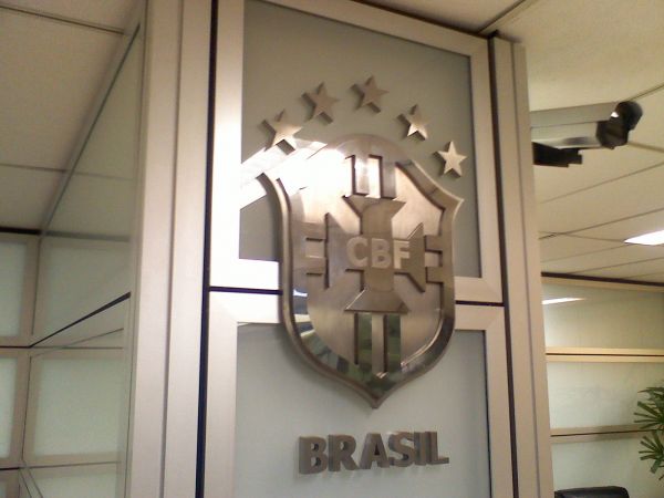 Logotipo em aço